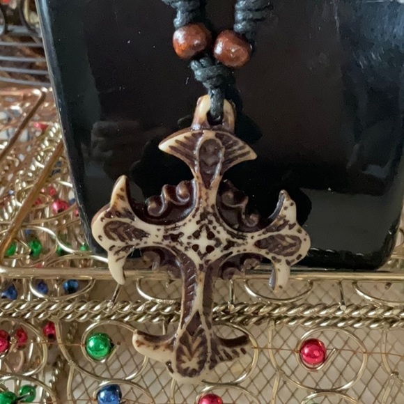 YNISEX DOUBLE STRAND LEATHER CHAIN WITH SHADES BROWN BLESSED CROSS - Picture 1 of 4